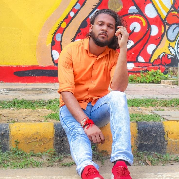 Leo Kapoor, Client Relations Director, discussing corporate gifting strategy with business clients